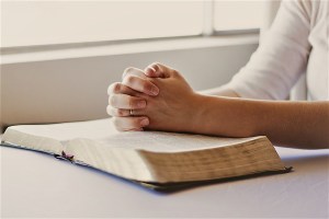 prayer-1308663_1920
